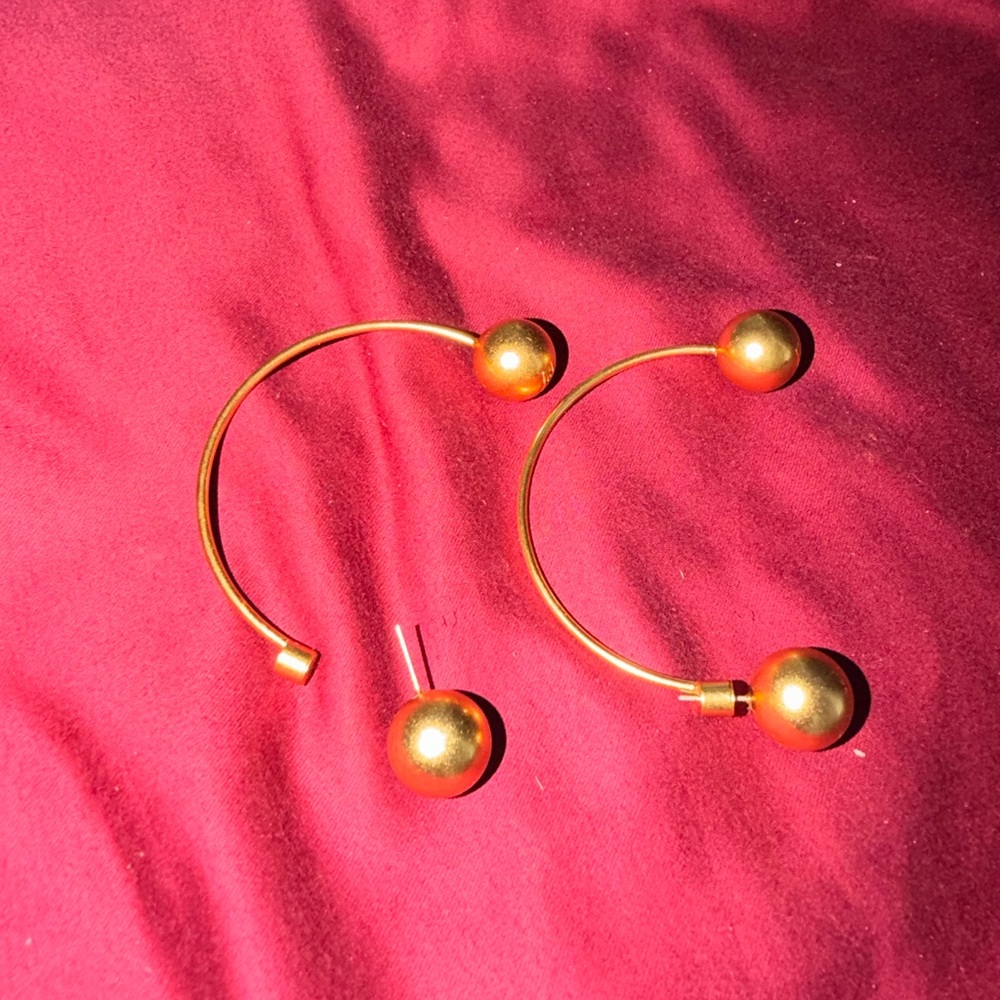 Chic Gold Ball-End Hoop Earrings